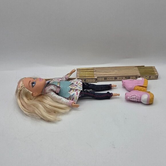 Bratz Sweet Style Cloe Doll With Extra Pants & Jacket - Picture 4 of 7